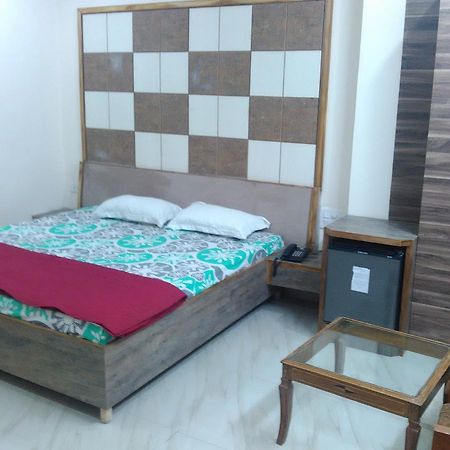 Hotel Palace Hoshiarpur エクステリア 写真