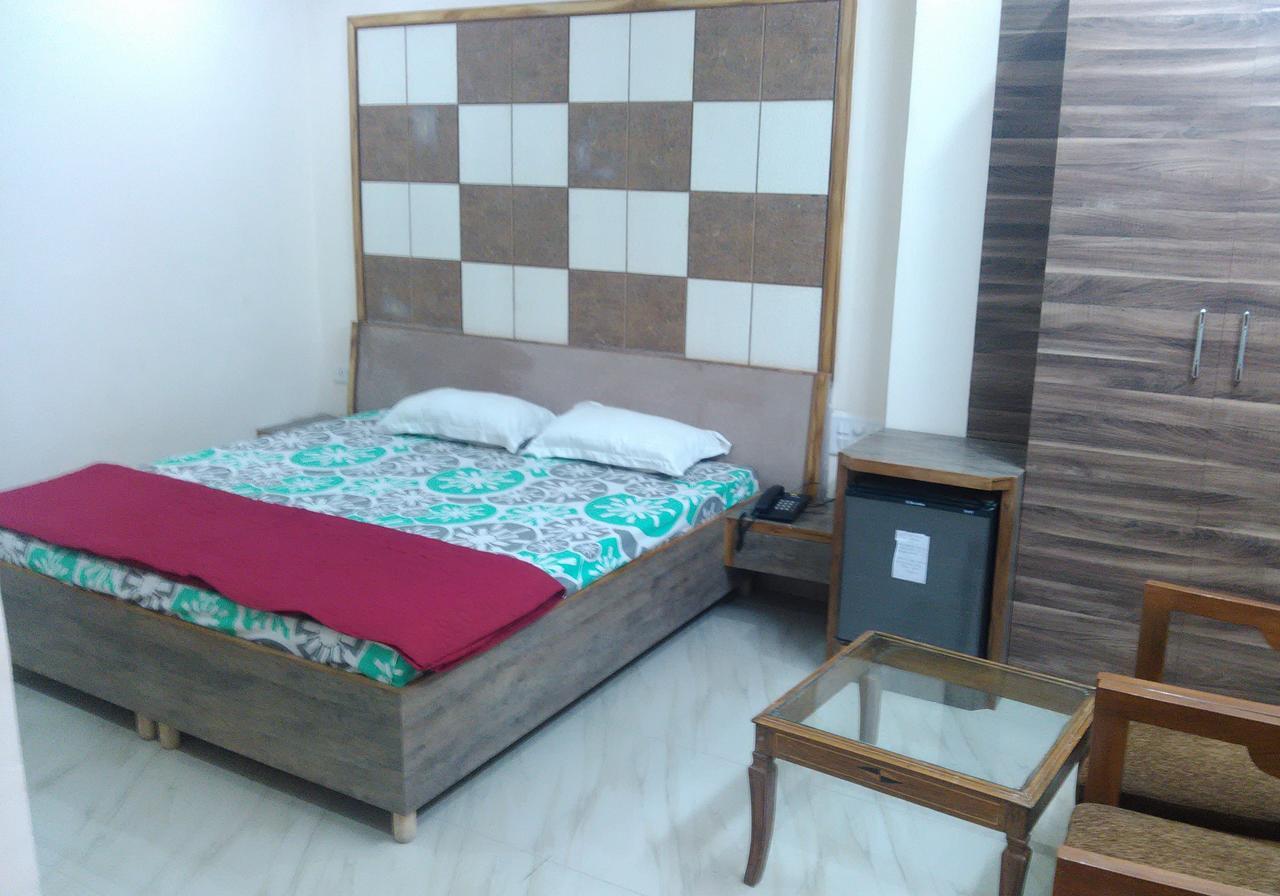 Hotel Palace Hoshiarpur エクステリア 写真